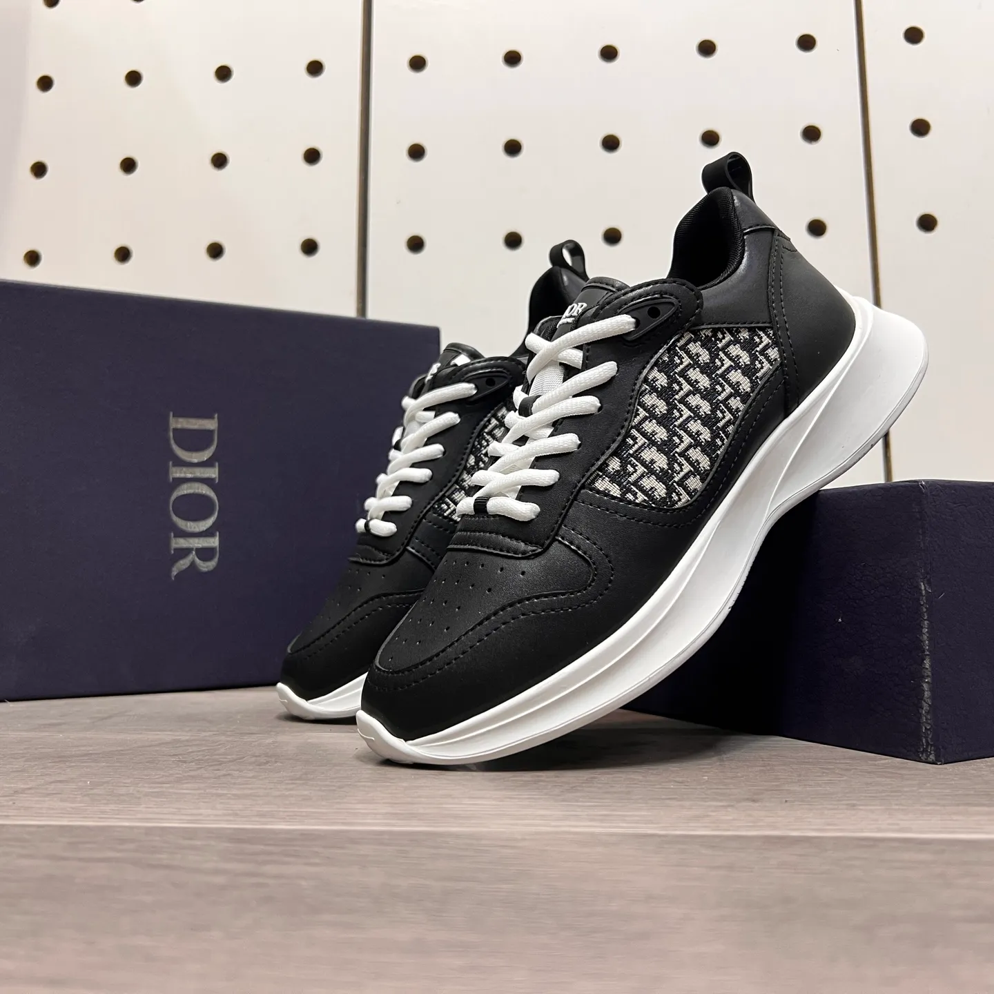 Men's Men's Shoes 💰: 400💰《Dior》The latest and most popular casual shoes, top brand [seduce] luxury~purchase, top~quality. [Strong] The upper is made of imported breathable cowhide with material ➕ breathable sheepskin feet (•) and fine workmanship. Original stylish and stylish soft rubber wear-resistant foreskin outsole, light and comfortable on the foot, size: 38-44, (customized 45, 46), five colors available